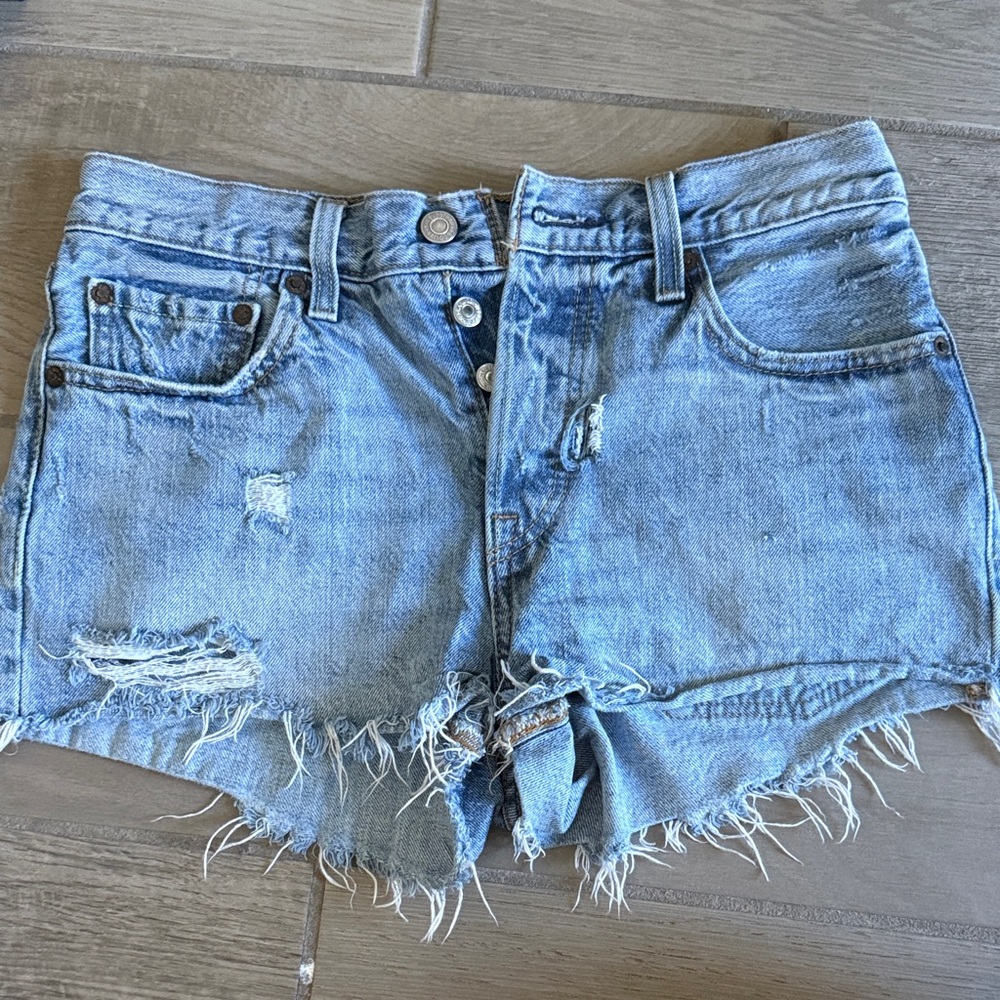 Levi’s Distressed Denim Women Shorts